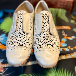 Women’s Via Spiga‎ Eliza Perforated Cap Toe Slip on Leather Oxfords 8/38